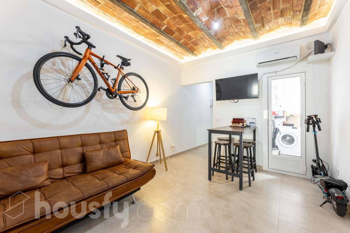 Piso en venta en Carrer Mare de Déu de Núria, La Florida - Les Planes, L'Hospitalet de Llobregat-1