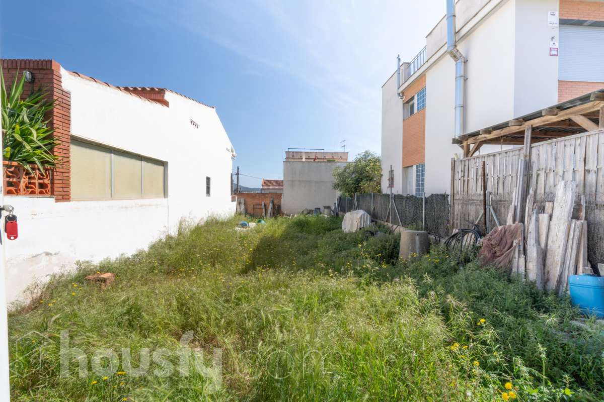 Solar en venta en CL JOHN LENNON,  Vilanova i la Geltrú-0