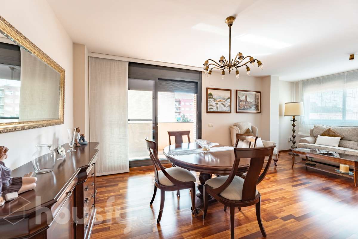 Piso en venta en El Gall,  Esplugues de Llobregat-0