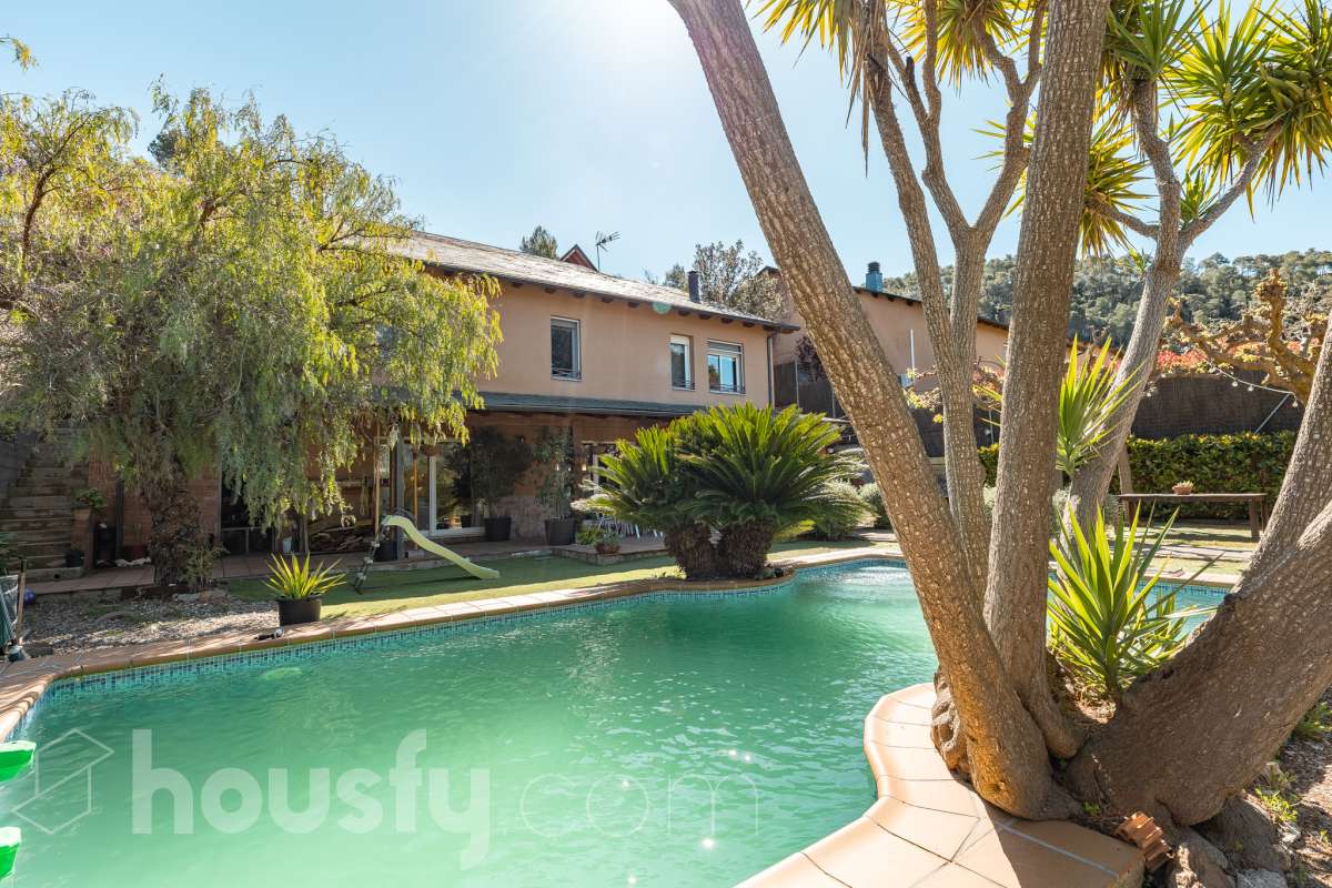 Casa en venta en Carrer Venècia,  Vallirana-1