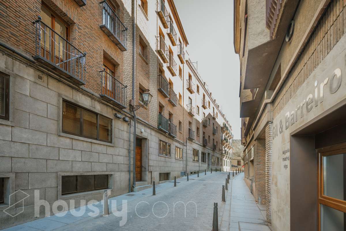 Piso en venta en CL MALCONSEJO-DEL,  Segovia-0