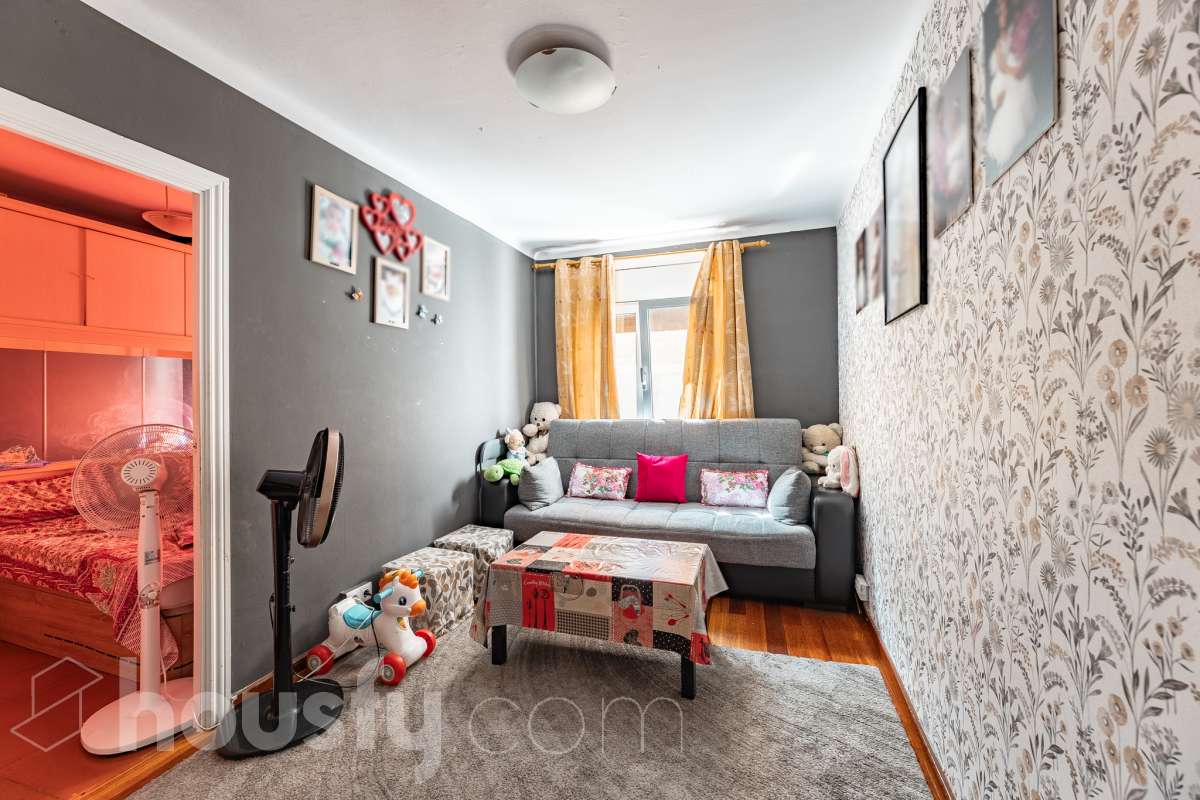 Piso en venta en CL DOCTOR PI I MOLIST, Nou Barris, Barcelona-0