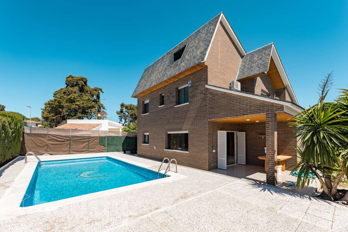 Casa en venta en Avinguda de la Llum,  Creixell-0