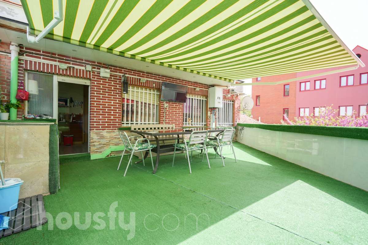 Piso en venta en Cl. Monte Aya, Villa de Vallecas, Madrid-0