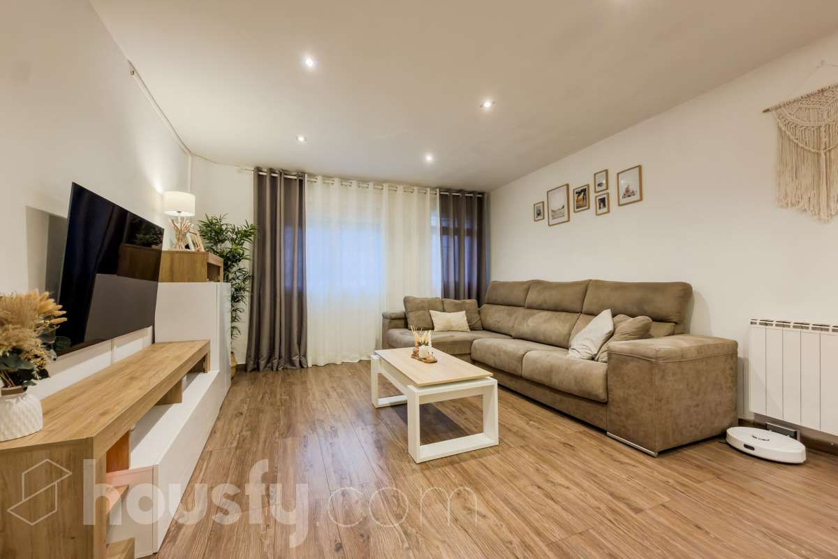 Piso en venta en Carrer Pons i Pons,  Santa Coloma de Gramenet-0