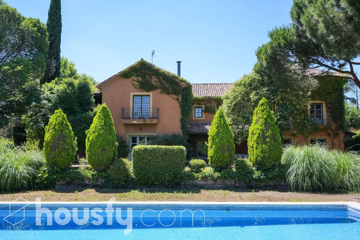 Casa en venta en Somosaguas,  Pozuelo de Alarcón-0