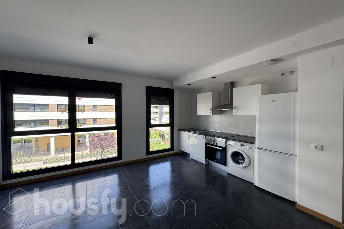 Piso en alquiler en Avenida de Madrid,  Tres Cantos-0