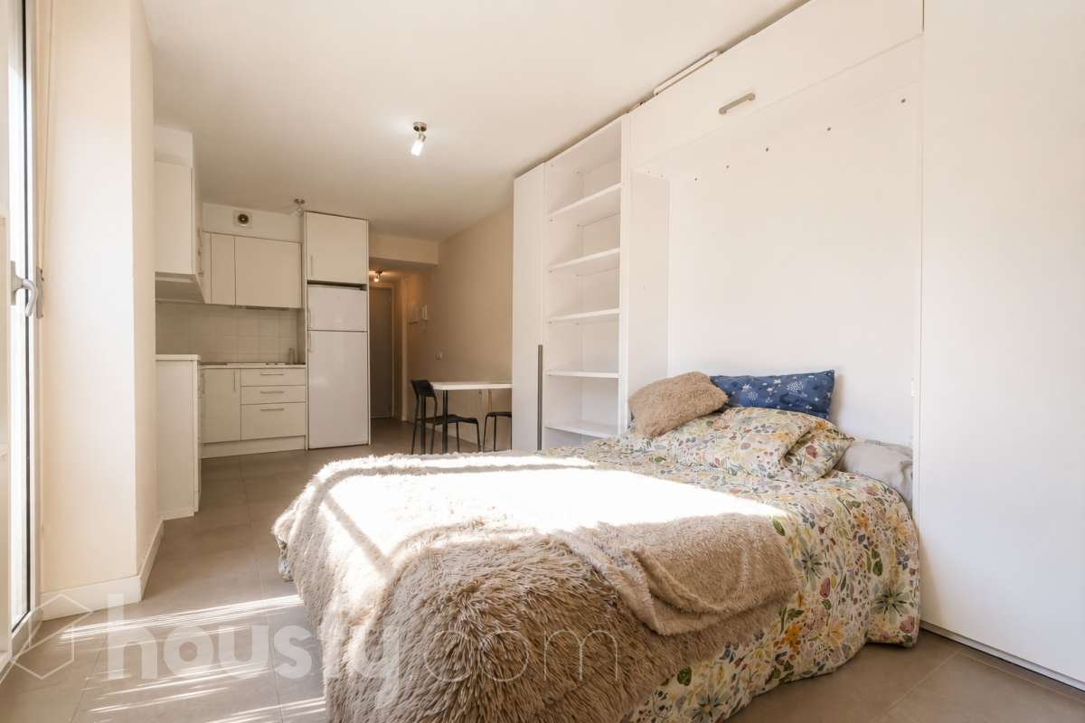 Piso en venta en Cl Puente la Reina, Fuencarral, Madrid-1