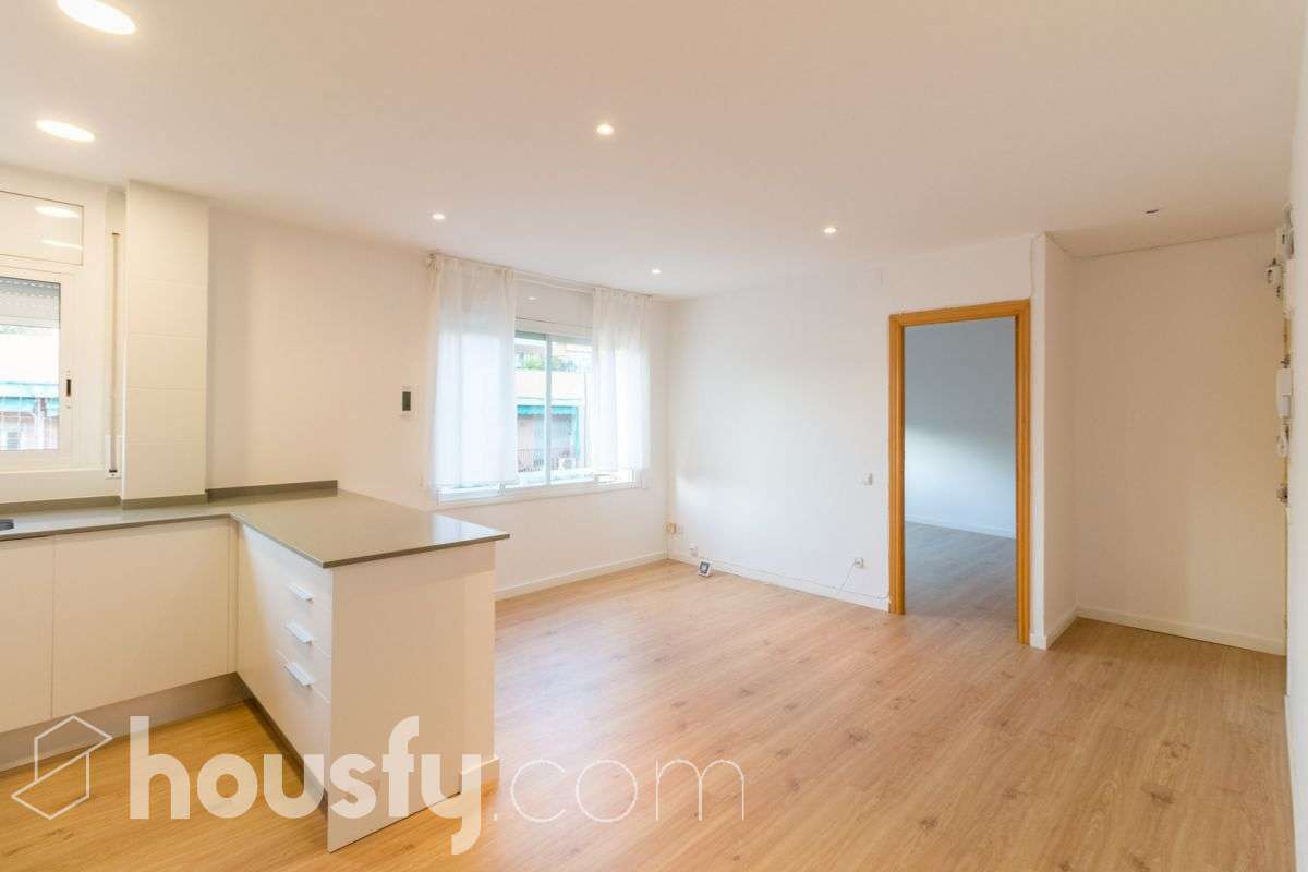 Piso en venta en Carrer de Sant Fructuós, Sants-Montjuïc, Barcelona-1