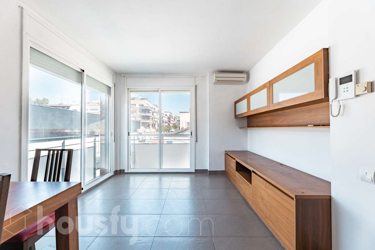 Piso en venta en CL DR. CALSINA, Nord-Est, Terrassa-1