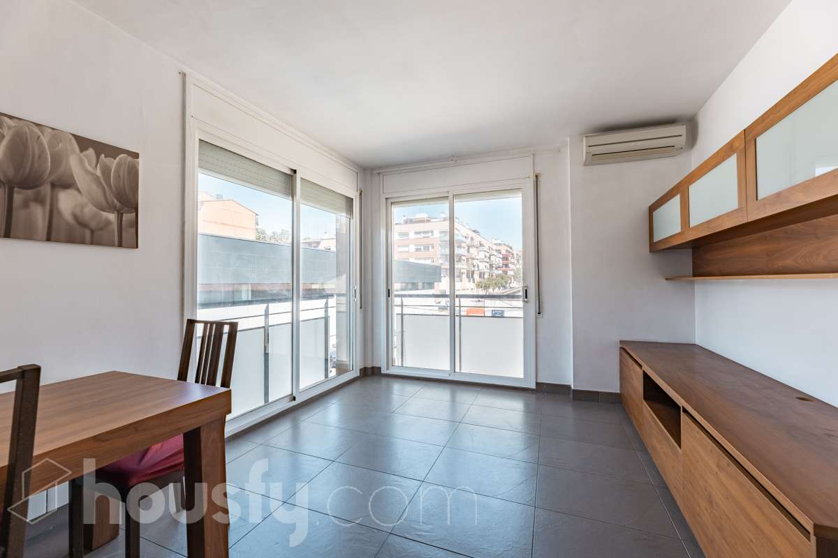 Piso en venta en CL DR. CALSINA, Nord-Est, Terrassa-0