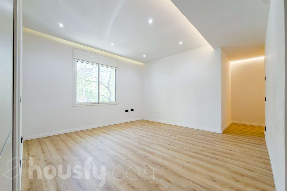 Piso en venta en Carrer de Provença, Eixample, Barcelona-1