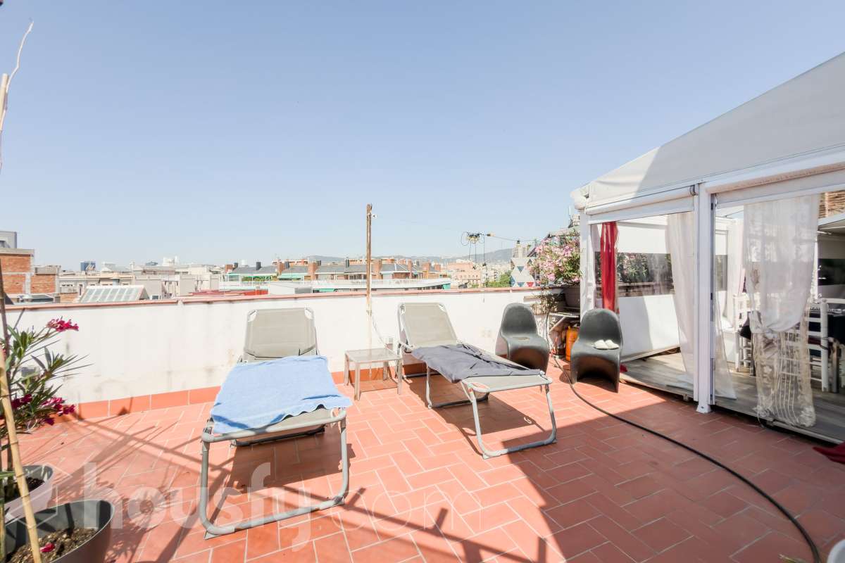 Piso en venta en Ronda de Sant Antoni, Ciutat Vella, Barcelona-0