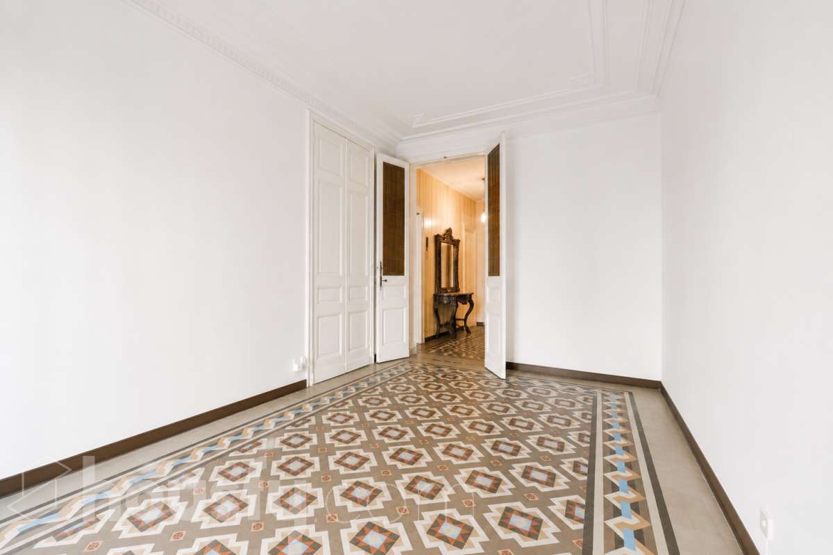 Piso en venta en Carrer de Bailèn, Eixample, Barcelona-1