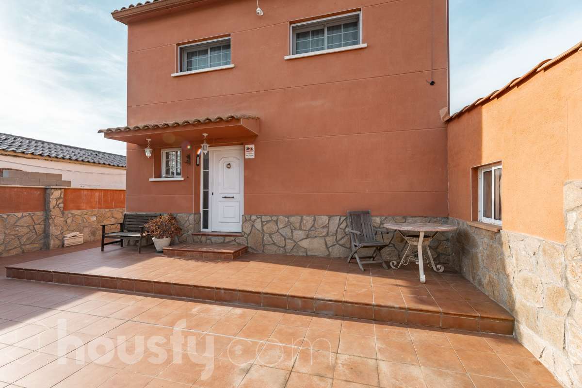 Casa en venta en Calle Angel Guimera,  Piera-0