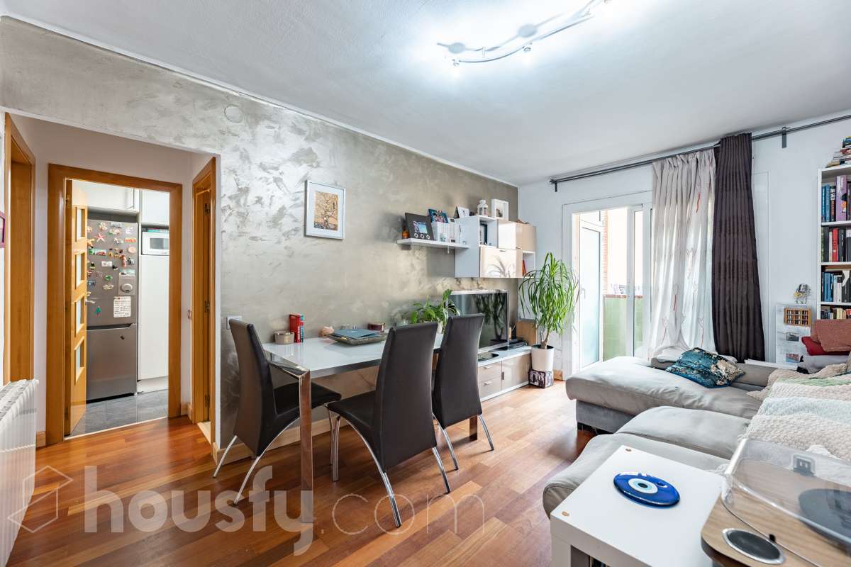Piso en venta en Carrer de la Gasela, Nou Barris, Barcelona-0