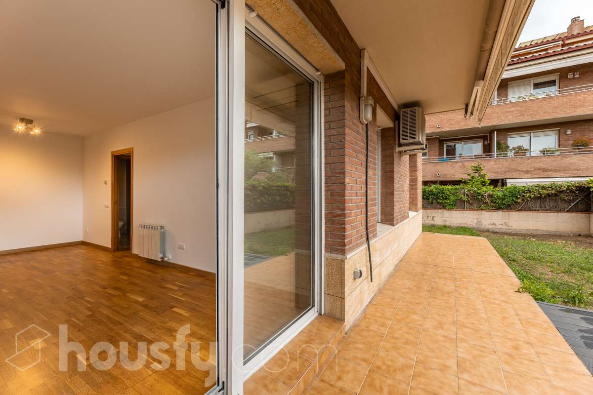 Piso en venta en Carrer Joan Salvat-Papasseit,  Sant Cugat del Vallès-0