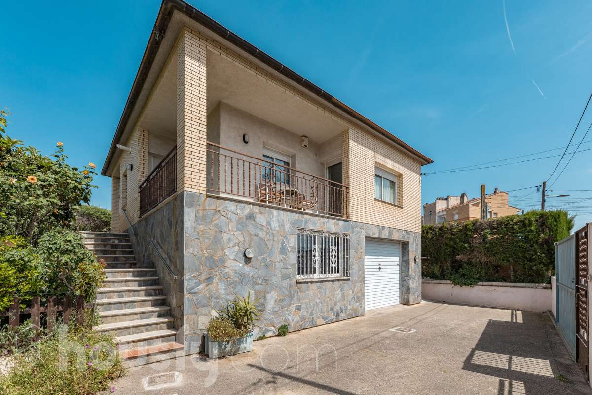 Casa en venta en Calle Lucena,  Sant Vicenç Dels Horts-0