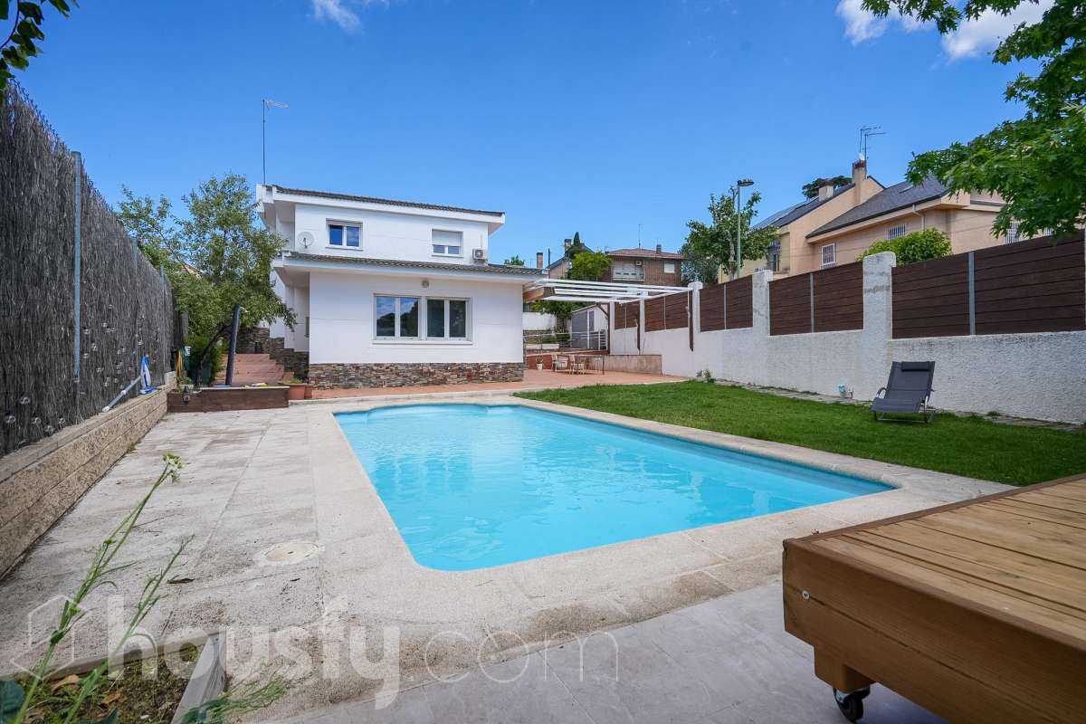 Casa en venta en Calle Pio milla andres,  Pozuelo de Alarcón-0