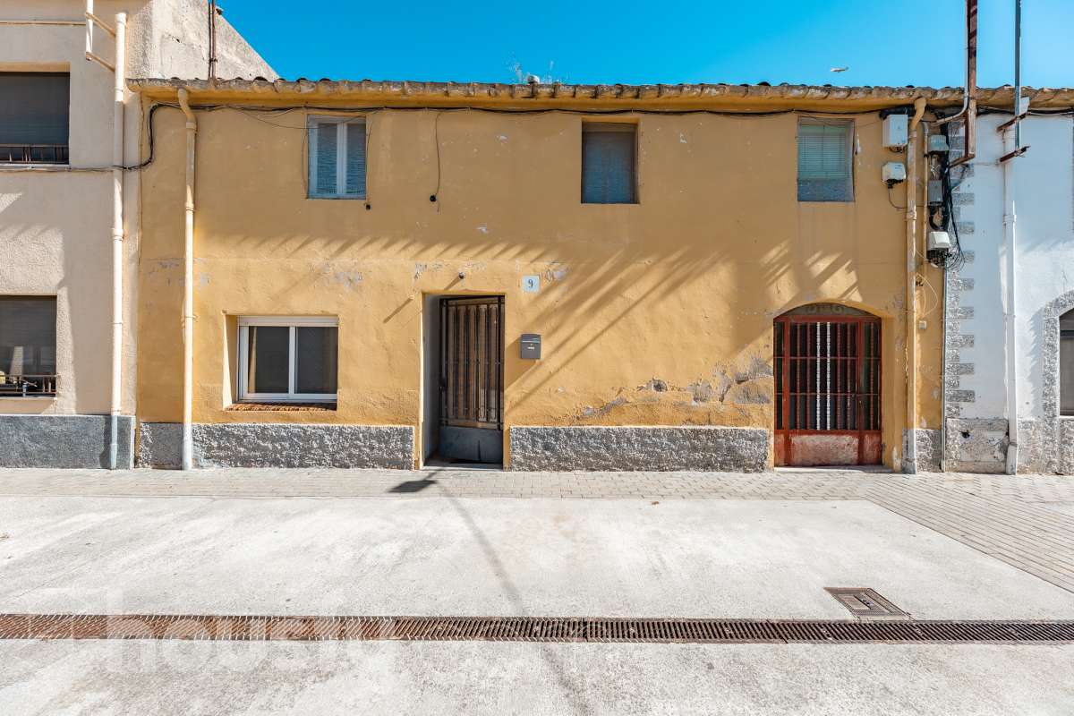 Casa en venta en Carrer Sardinyola,  Santa Margarida i els Monjos-0