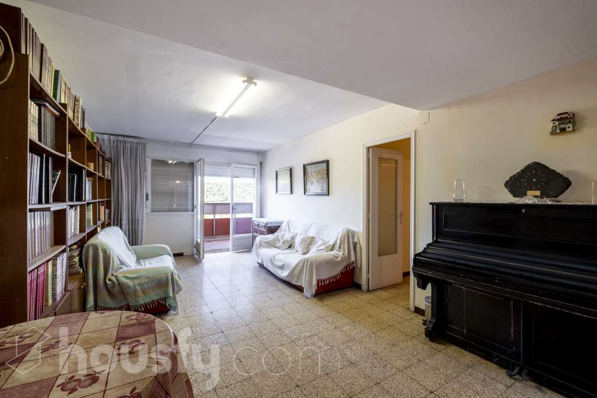 Piso en venta en Calle Montblanc, Sud, Terrassa-1