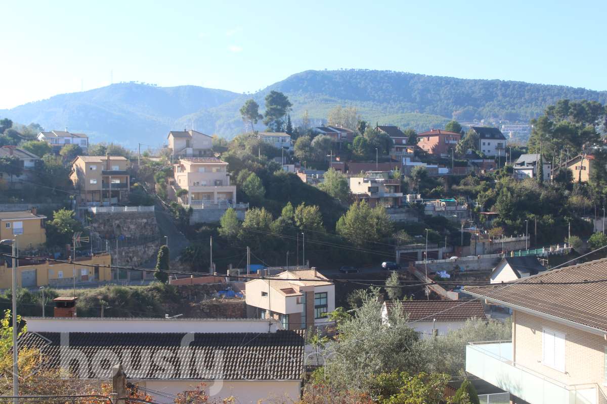 Casa en venta en Vallirana,  Vallirana-0