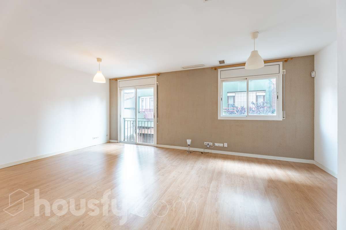 Piso en venta en Calle Montserrat,  Vilafranca del Penedès-0