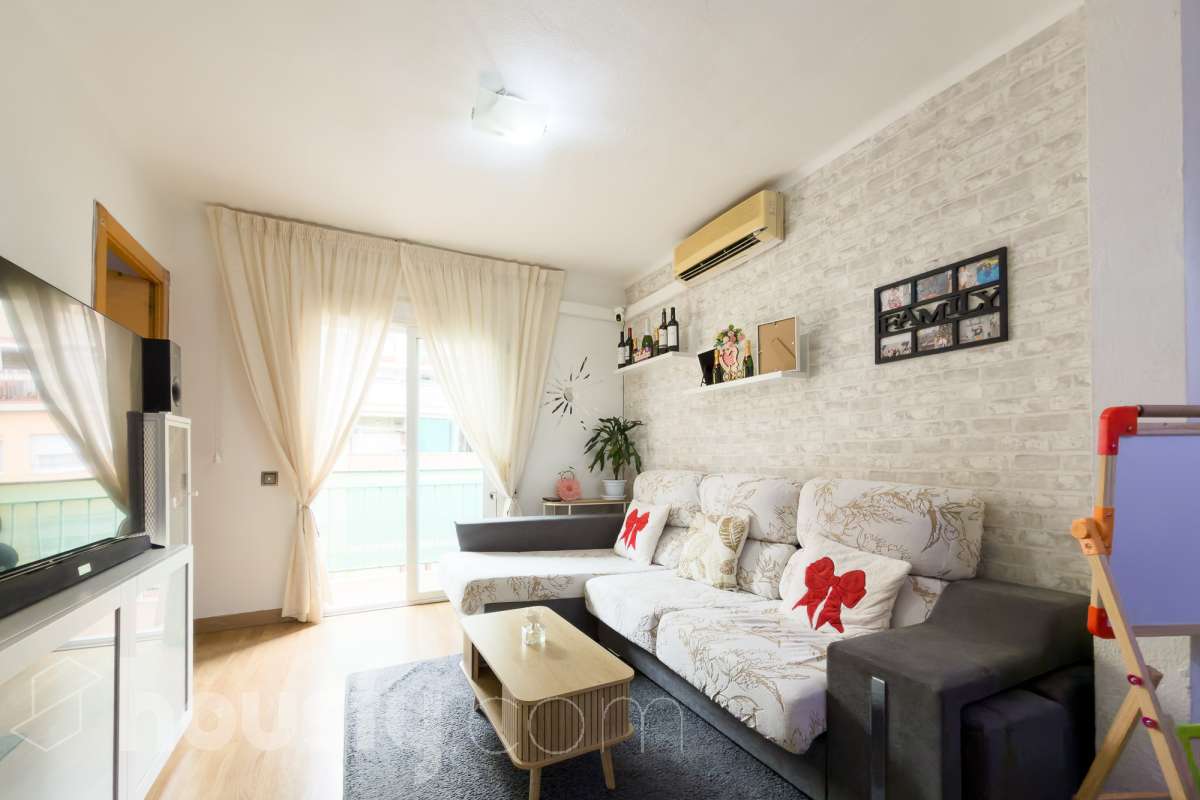 Piso en venta en Calle Mina de la ciutat, Nou Barris, Barcelona-1