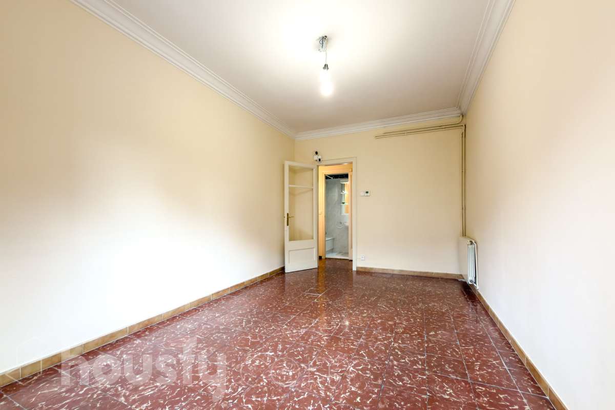 Piso en venta en Carrer de Mandoni, Sants-Montjuïc, Barcelona-1