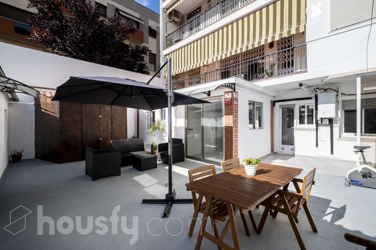 Piso en venta en Carrer de Mossèn Àngel Rodamilans, Llevant, Terrassa-0