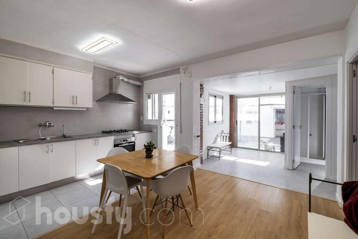 Piso en venta en Carrer de Mossèn Àngel Rodamilans, Llevant, Terrassa-1