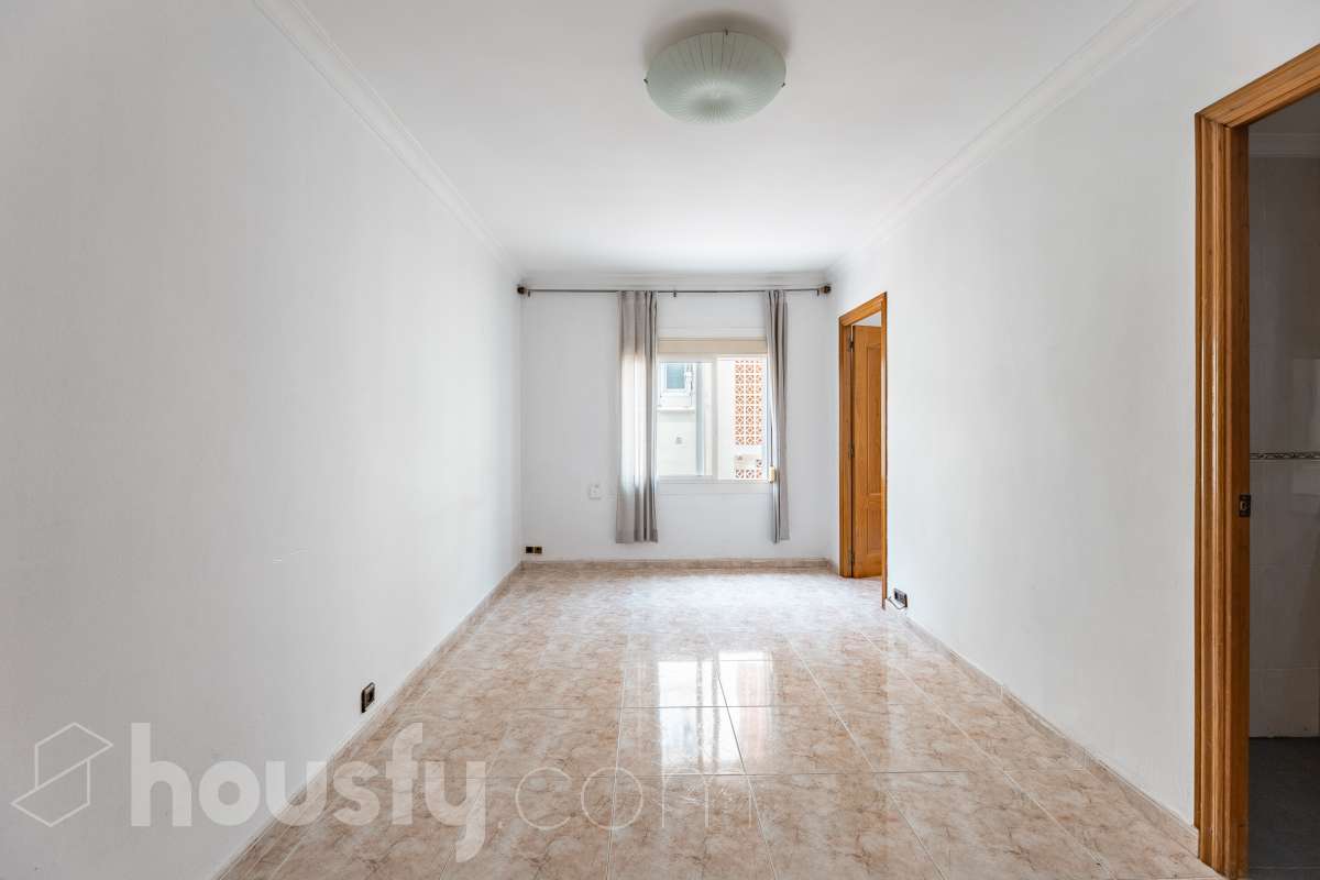 Piso en venta en Carrer del Canigó, Horta Guinardó, Barcelona-0