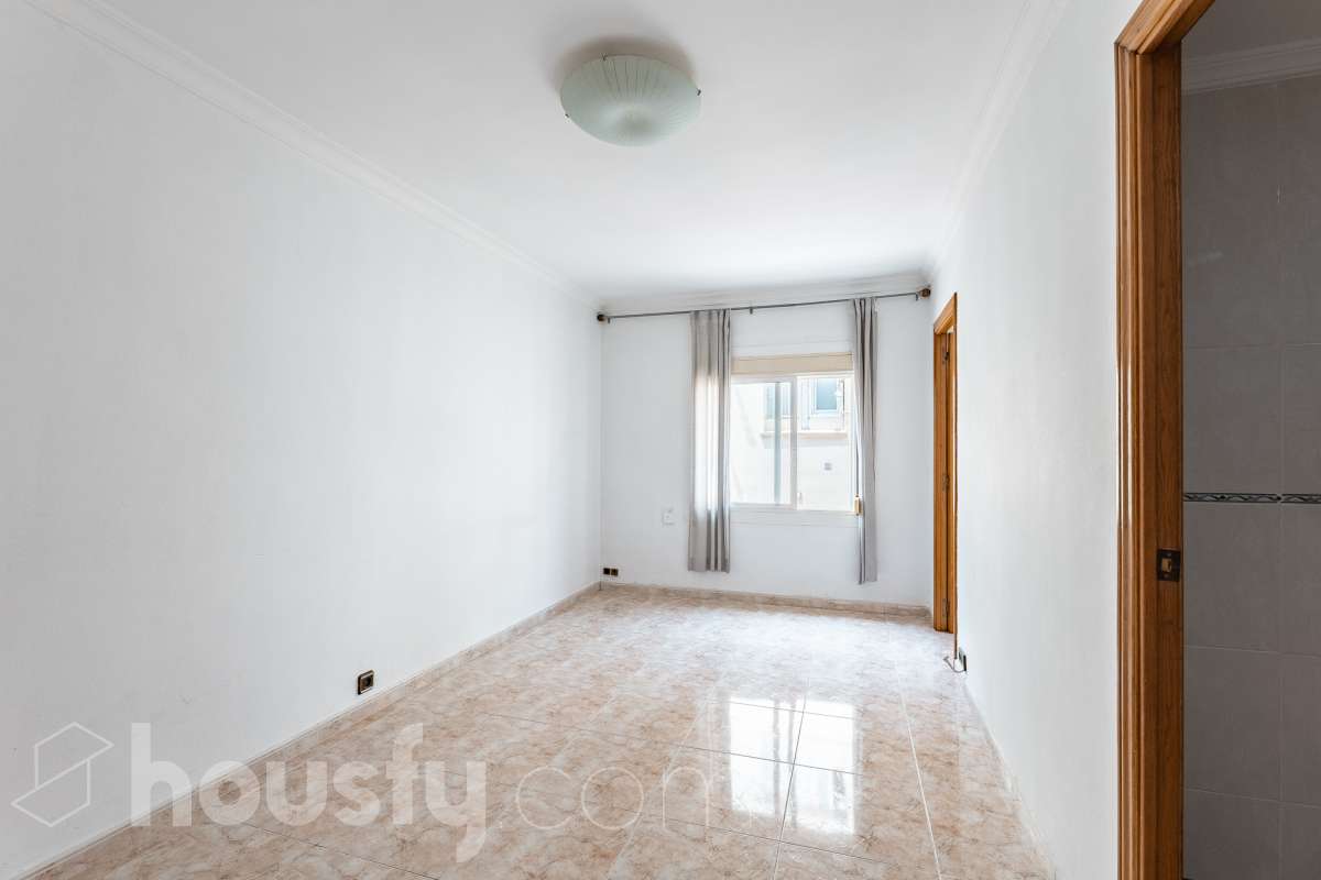 Piso en venta en Carrer del Canigó, Horta Guinardó, Barcelona-1