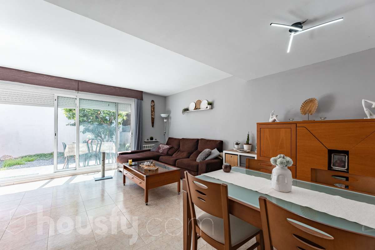 Casa en venta en Pasaje Font del ferro,  Rubí-0