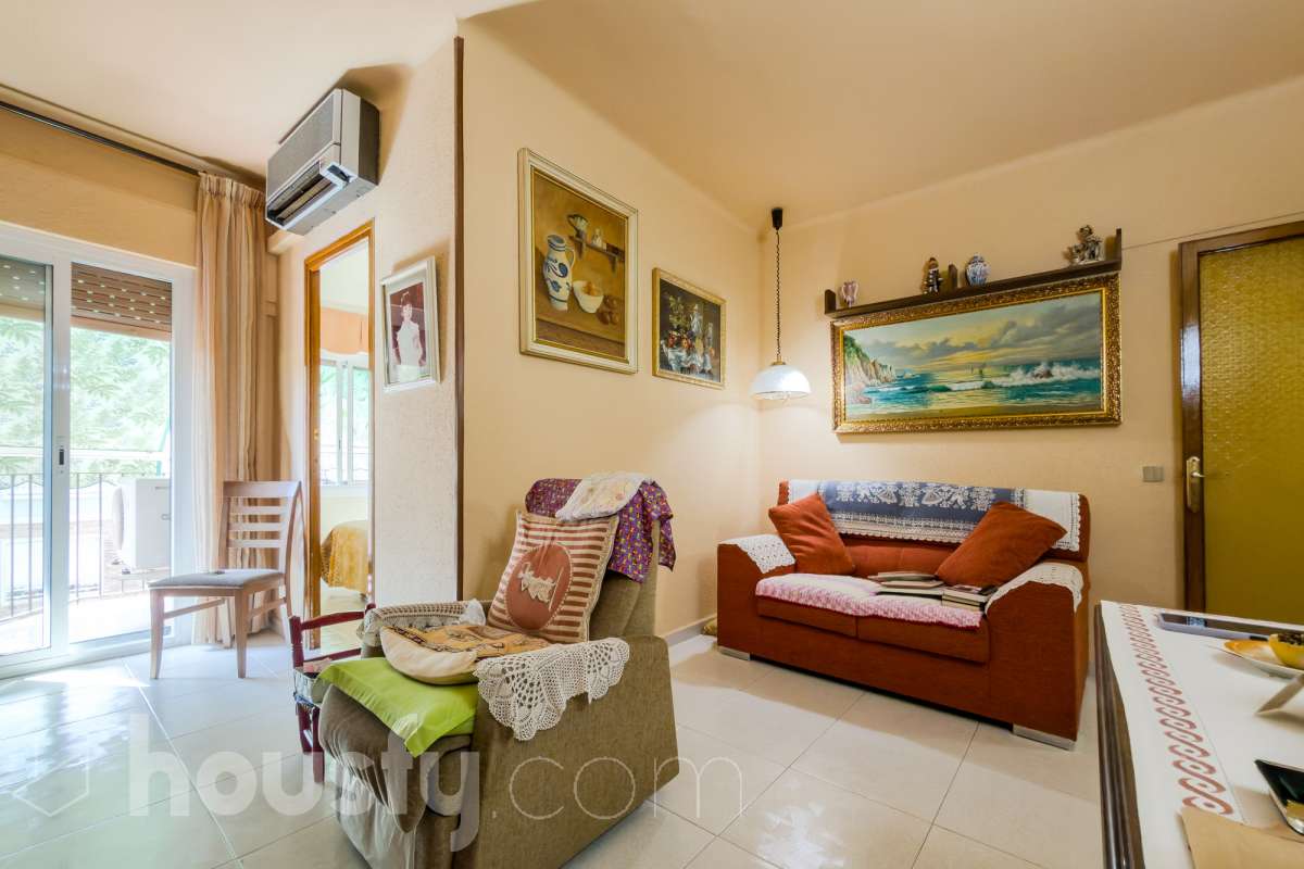 Piso en venta en Carrer de la Indústria, Sant Martí, Barcelona-0