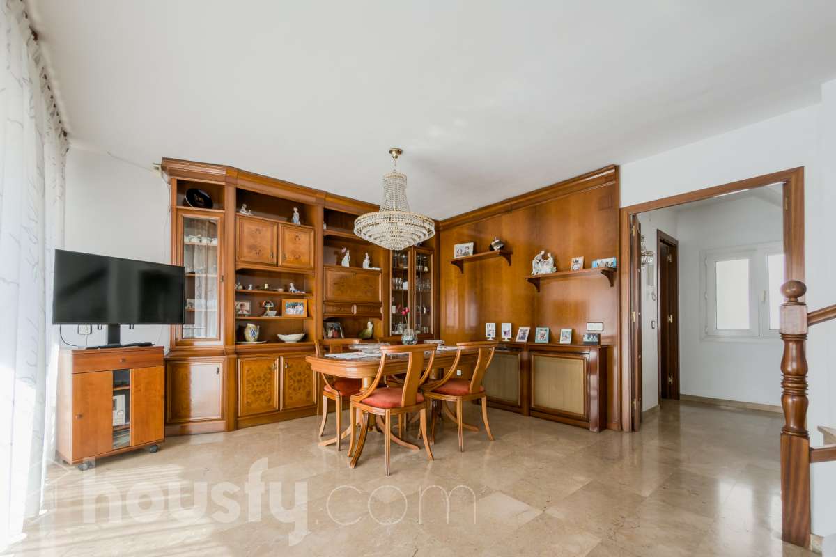 Casa en venta en Singuerlín,  Santa Coloma de Gramenet-1