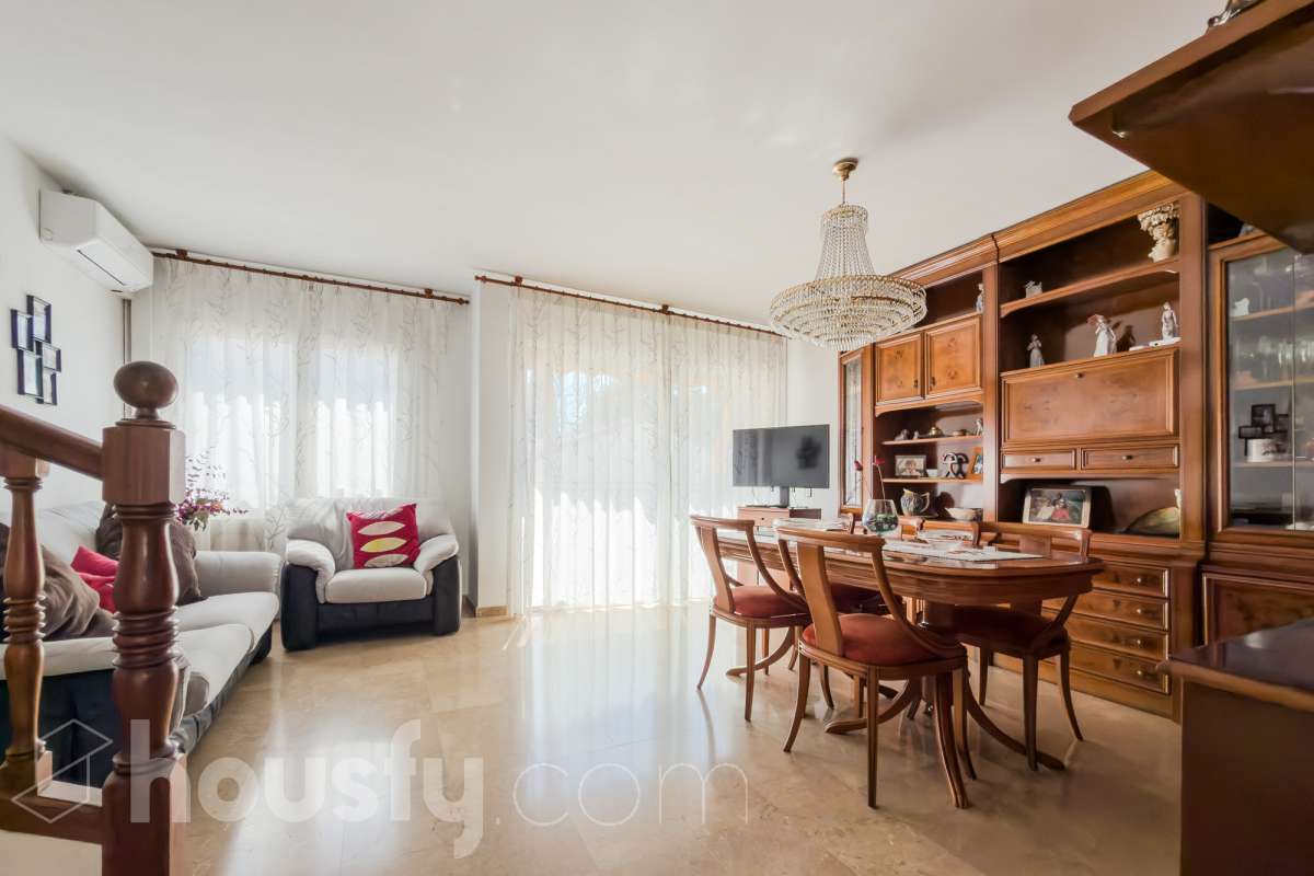 Casa en venta en Singuerlín,  Santa Coloma de Gramenet-0