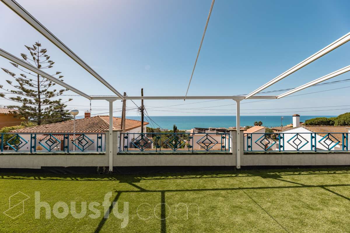Casa en venta en Avinguda  dels Llimoners,  Canet de Mar-1