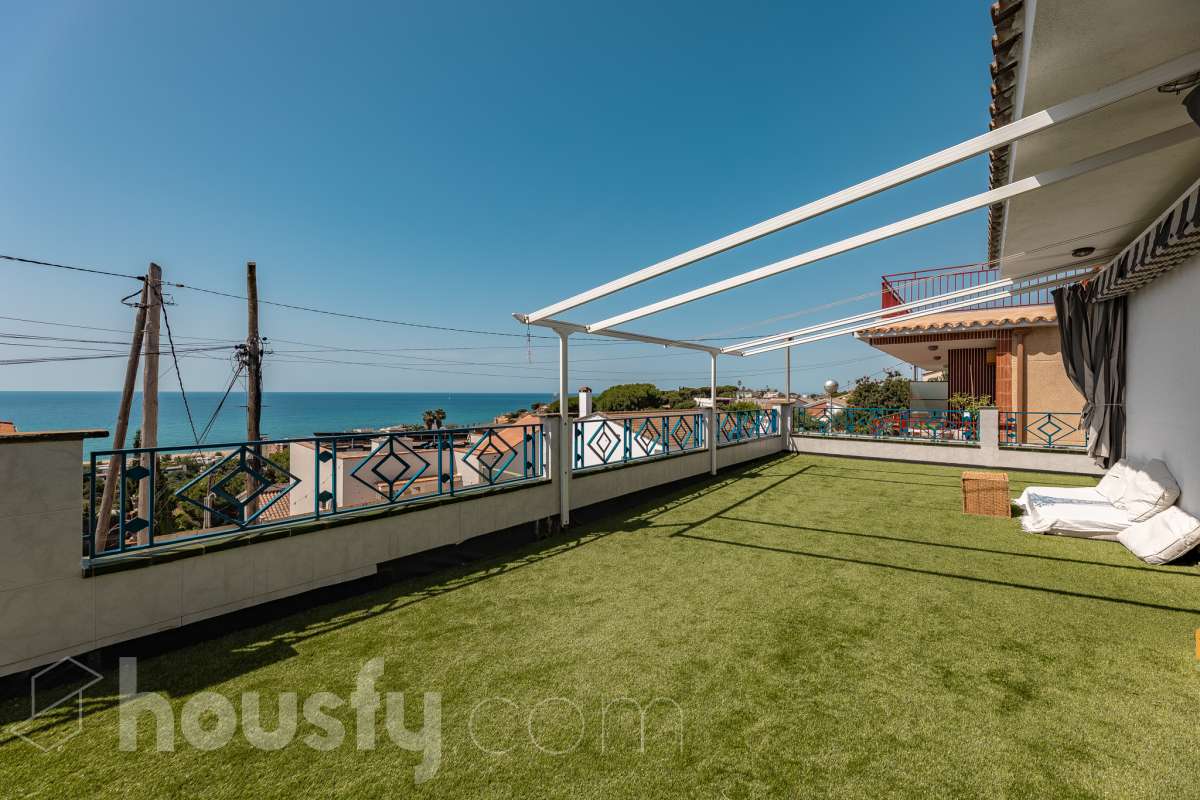 Casa en venta en Avinguda  dels Llimoners,  Canet de Mar-0