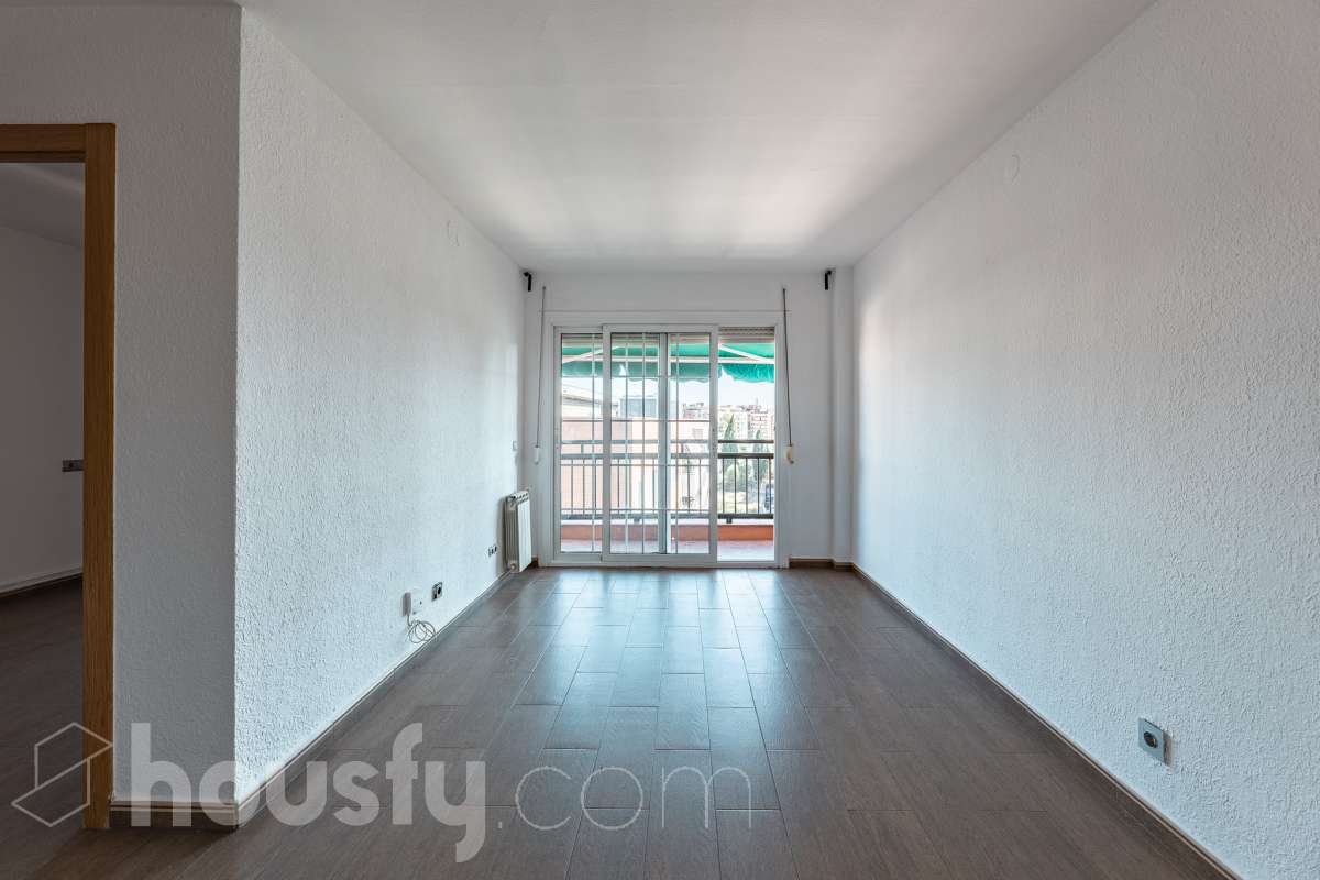 Piso en venta en Calle Primer de maig,  Rubí-1