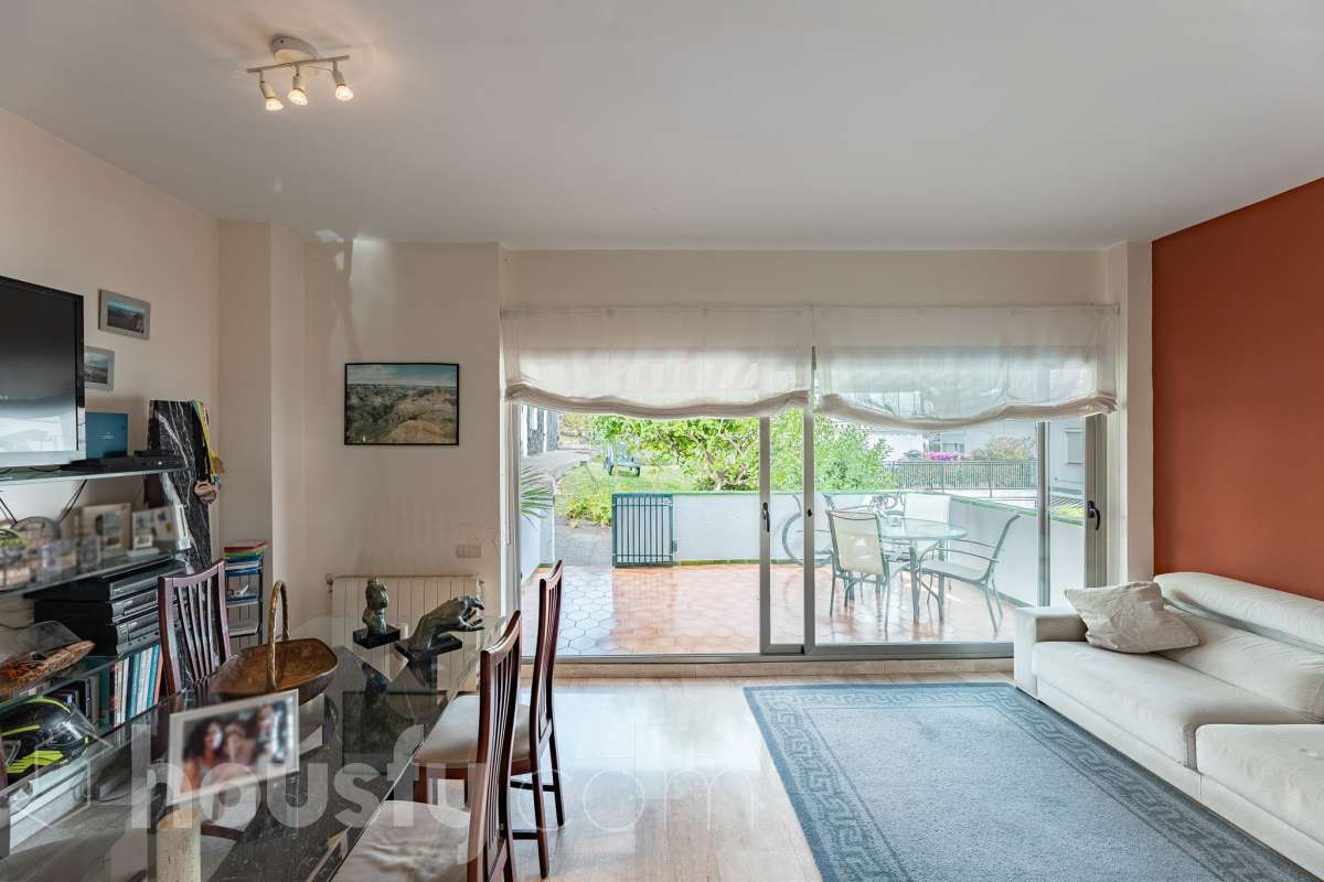 Casa en venta en Avenida 315,  Castelldefels-1