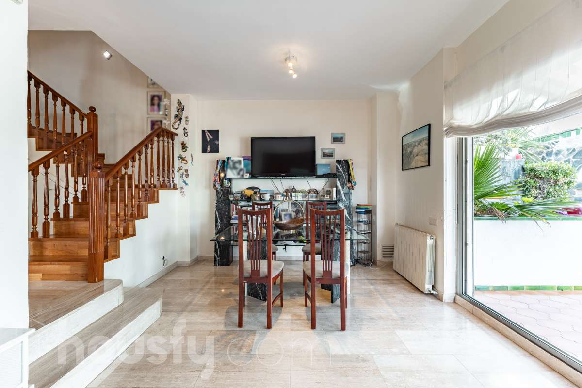 Casa en venta en Avenida 315,  Castelldefels-3