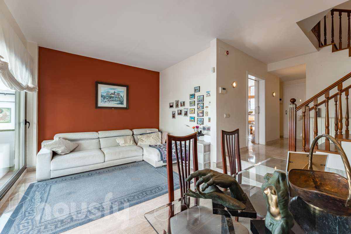 Casa en venta en Avenida 315,  Castelldefels-4