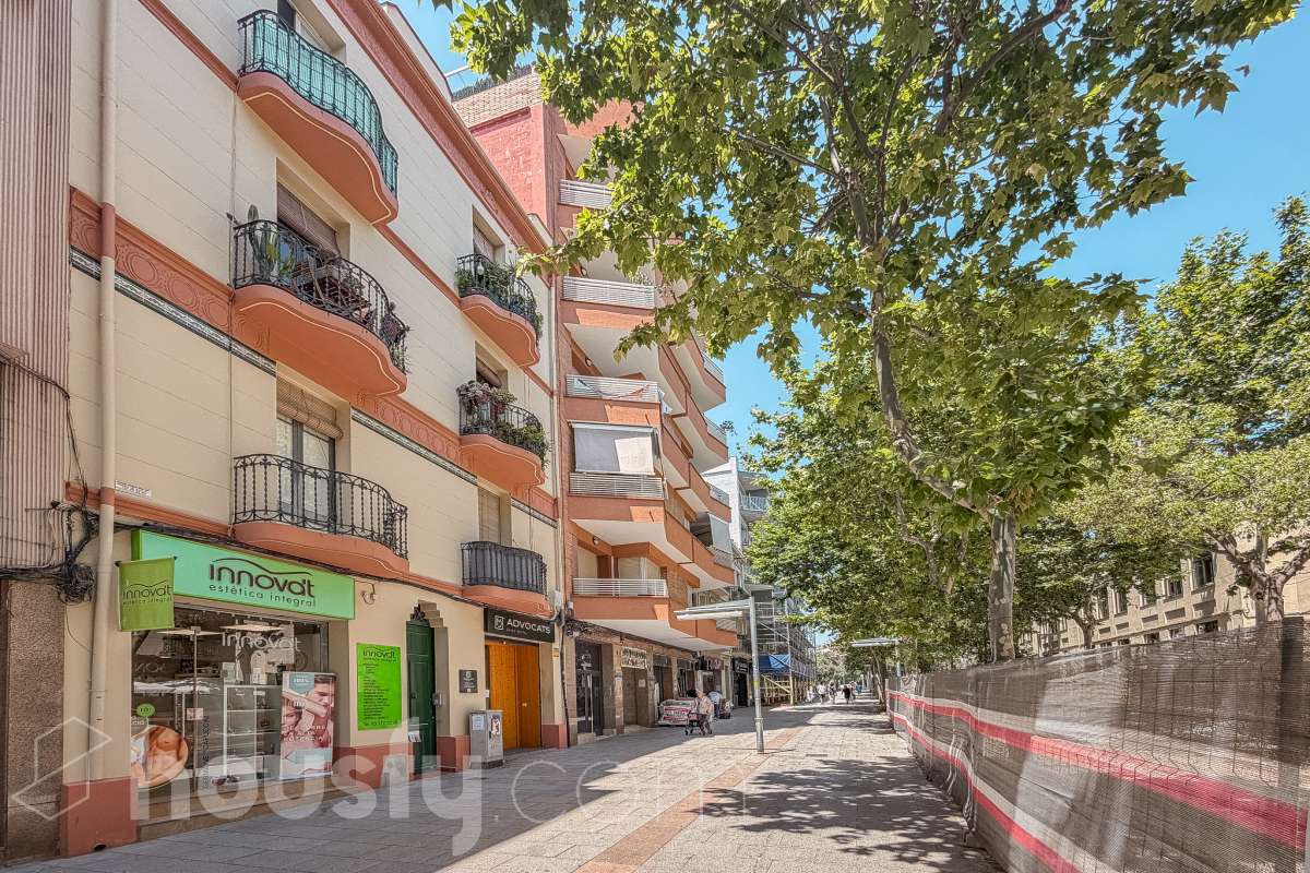 Piso en venta en Rambla de Josep Anselm Clavé,  Cornellà de Llobregat-1