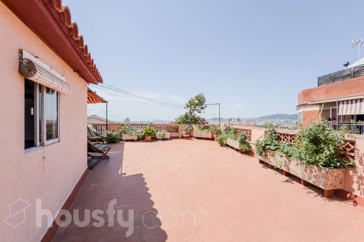 Casa en venta en Carrer de Wilson,  Santa Coloma de Gramenet-0