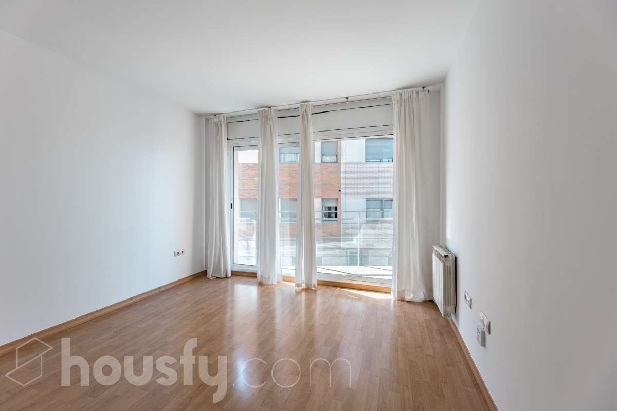 Piso en venta en Carrer de Viladecavalls, Nord-Oest, Terrassa-1