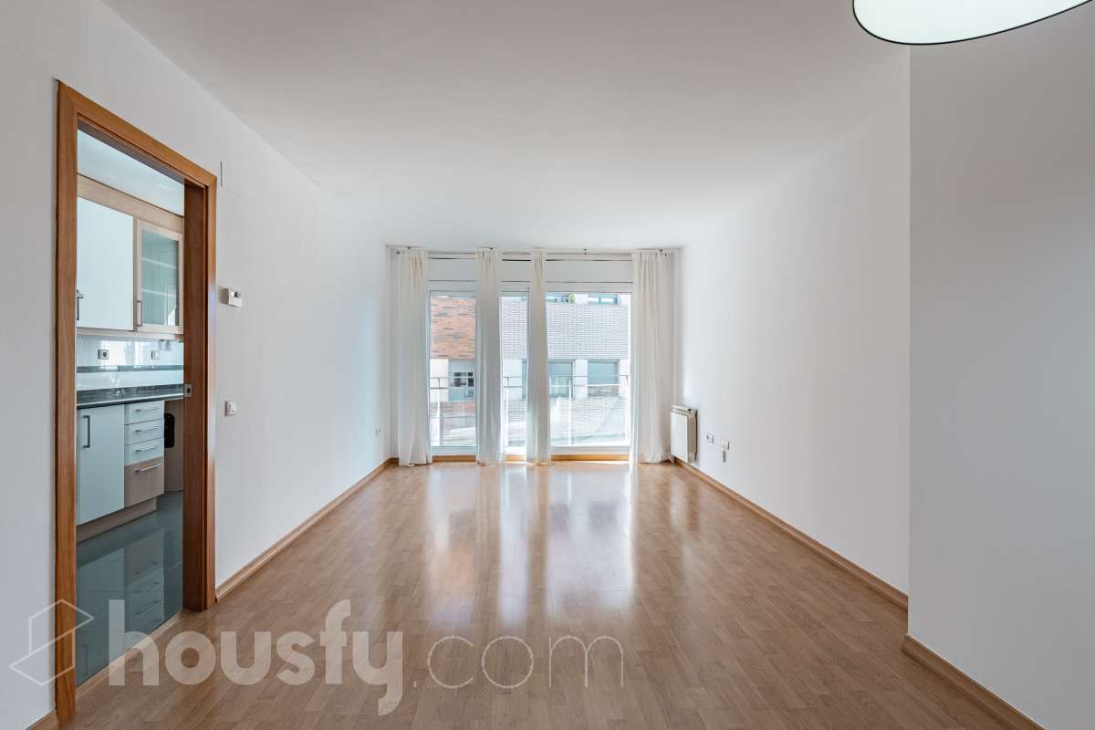 Piso en venta en Carrer de Viladecavalls, Nord-Oest, Terrassa-0