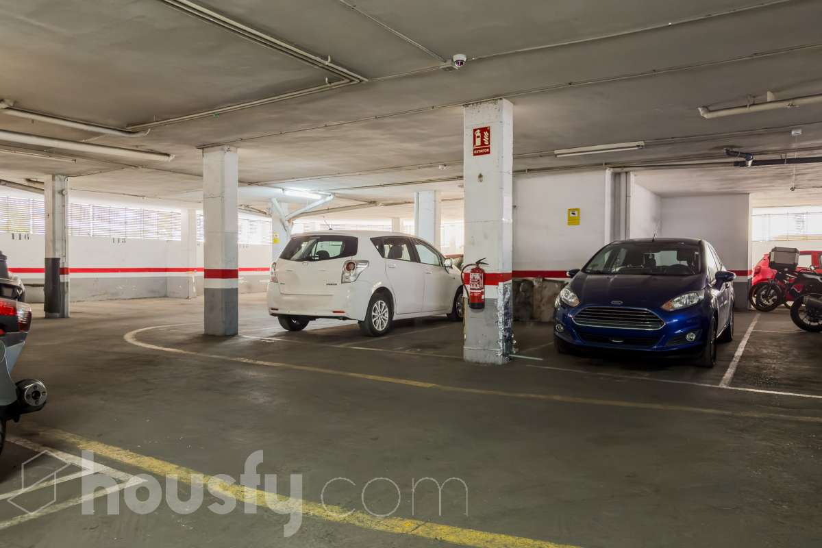 Garaje en venta en Carrer Mare de Déu dels Desemparats,  L'Hospitalet de Llobregat-2
