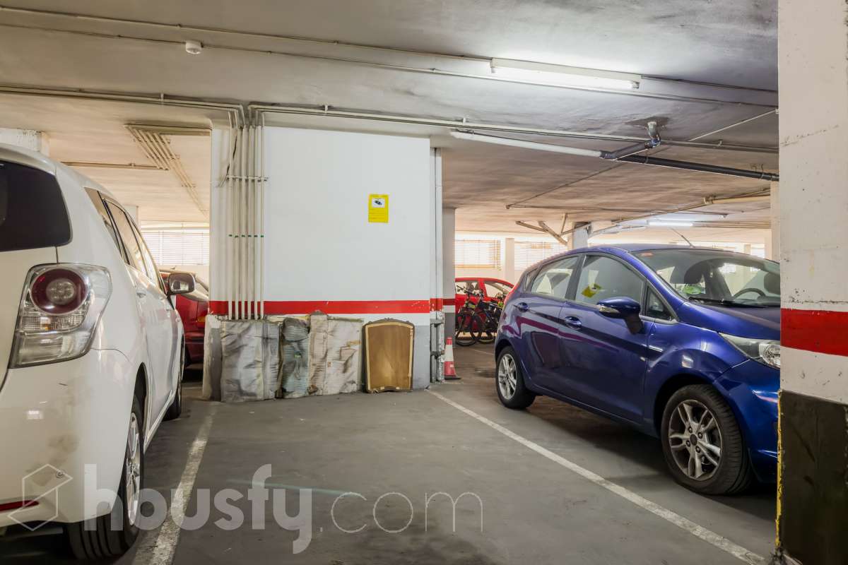 Garaje en venta en Carrer Mare de Déu dels Desemparats,  L'Hospitalet de Llobregat-0