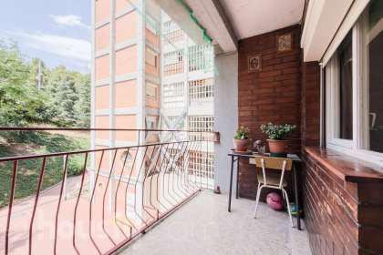 Piso en venta en Ronda Guineueta vella, Les Roquetes - Canyelles, Barcelona-0